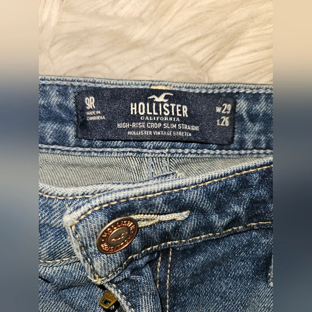 Hollister High-Rise Crop Slim Straight Jeans – Distressed, Size 9R (24.5” Inseam